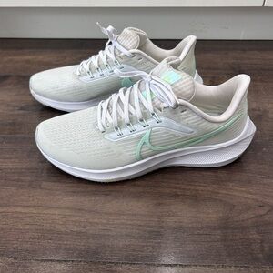 Nike Women's Running Shoes - Mint & White